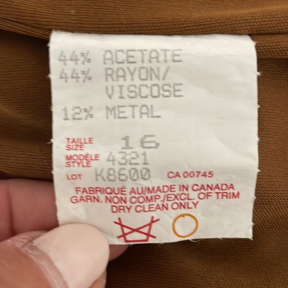 Beautiful Metallic Brown Knitted fully lined gown with scalloped edges. - Picture 11 of 12